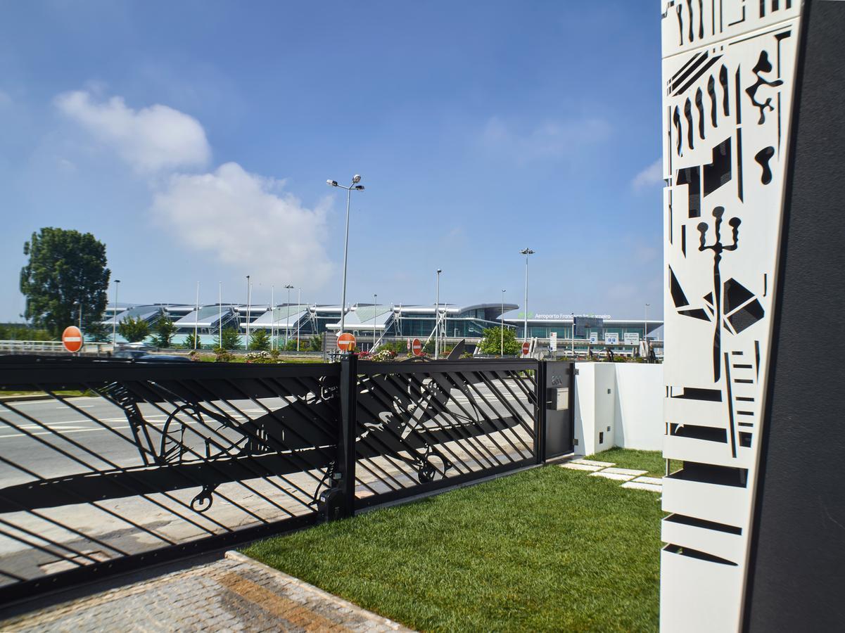 Bed and Breakfast Solar Antigo Porto Aeroporto Maía Esterno foto